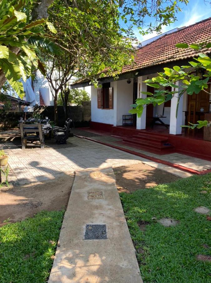 Ami Place Rooms With Kitchen ฮิกคาดูวา ภายนอก รูปภาพ