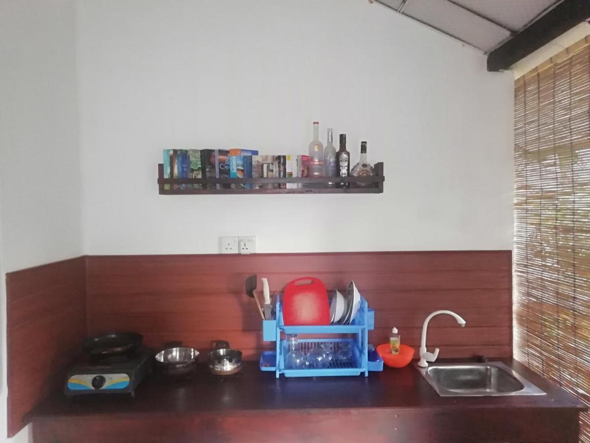 Ami Place Rooms With Kitchen ฮิกคาดูวา ภายนอก รูปภาพ