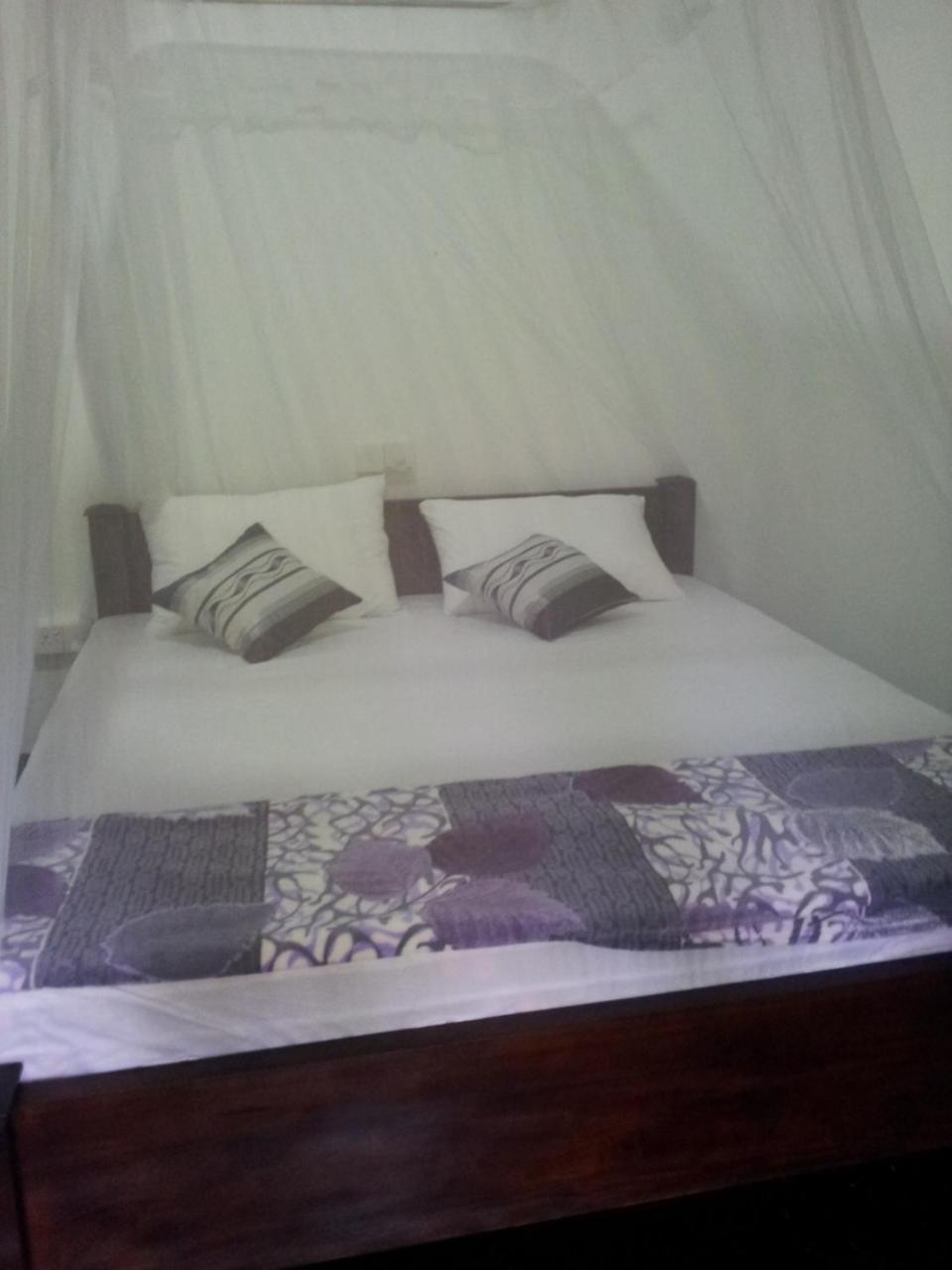Ami Place Rooms With Kitchen ฮิกคาดูวา ภายนอก รูปภาพ